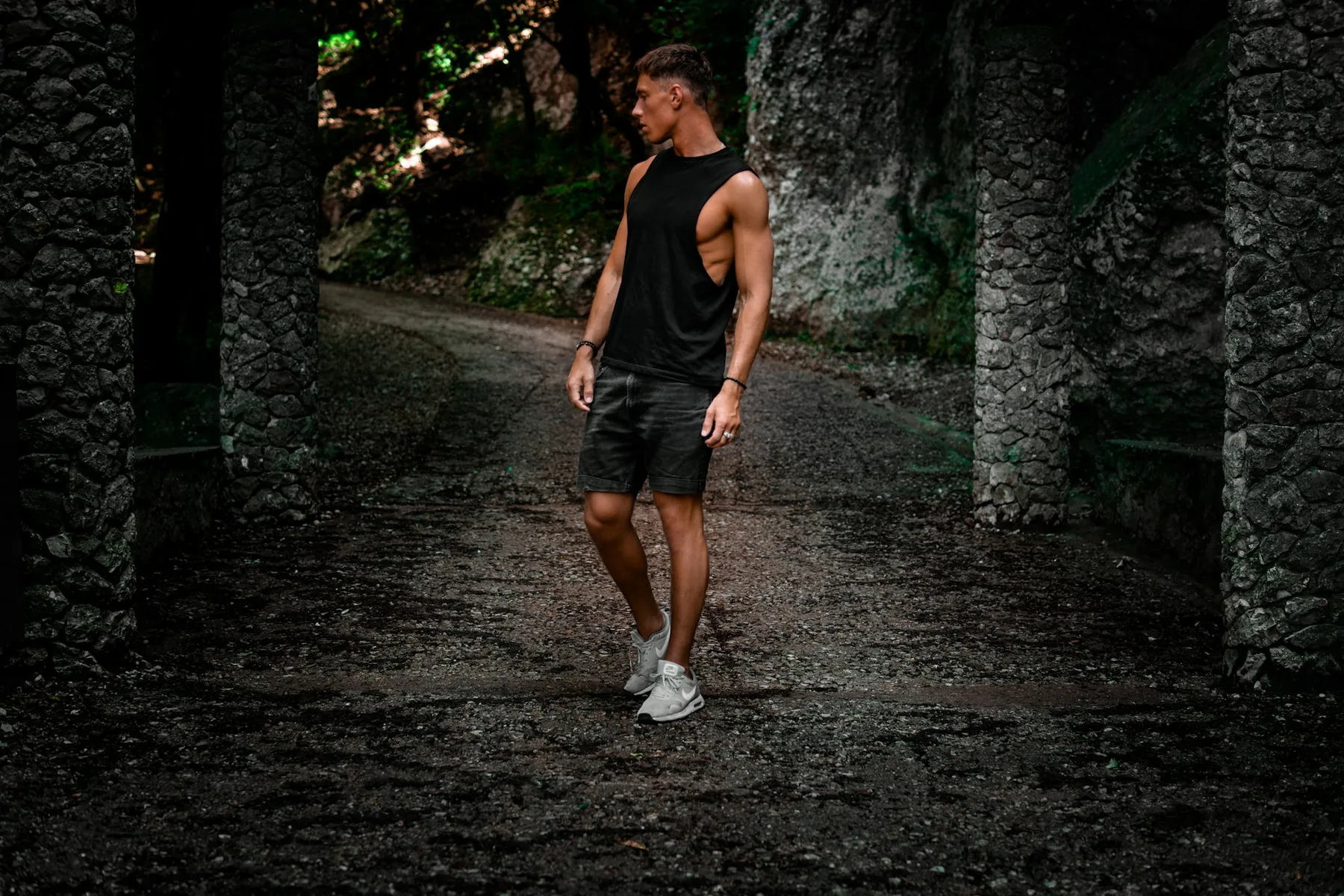 MuscleDog quick-drying training shorts worn during a workout